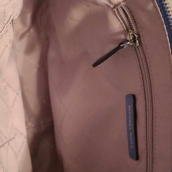 Michael kors bag - Picture 15 of 16